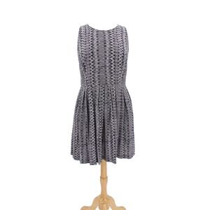 JOIE Silk Sleeveless‎ Dress size Large Gray Black Aztec Pleated Fit and Flare